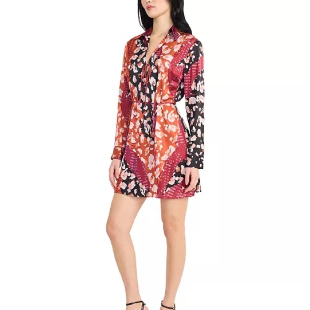 NWT Donna Morgan Floral Mini Dress - Long sleeves and V-neck design Size 18